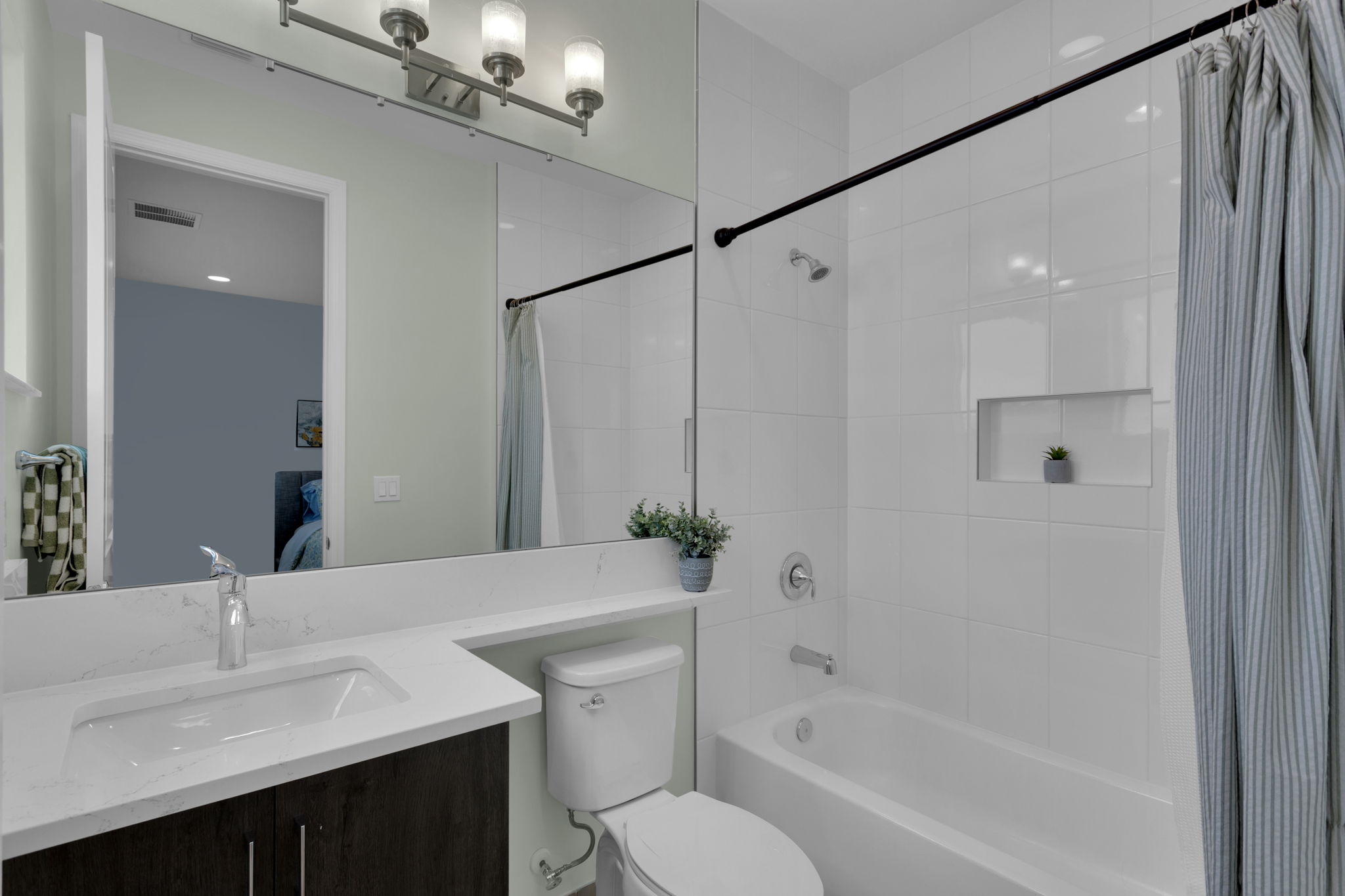 Guest Suite Bath - Second Floor