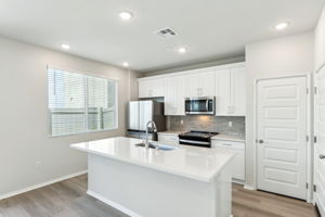 SoCal- Willow at Live Oak- 2112 Bergamot St Redlands CA 92374-012