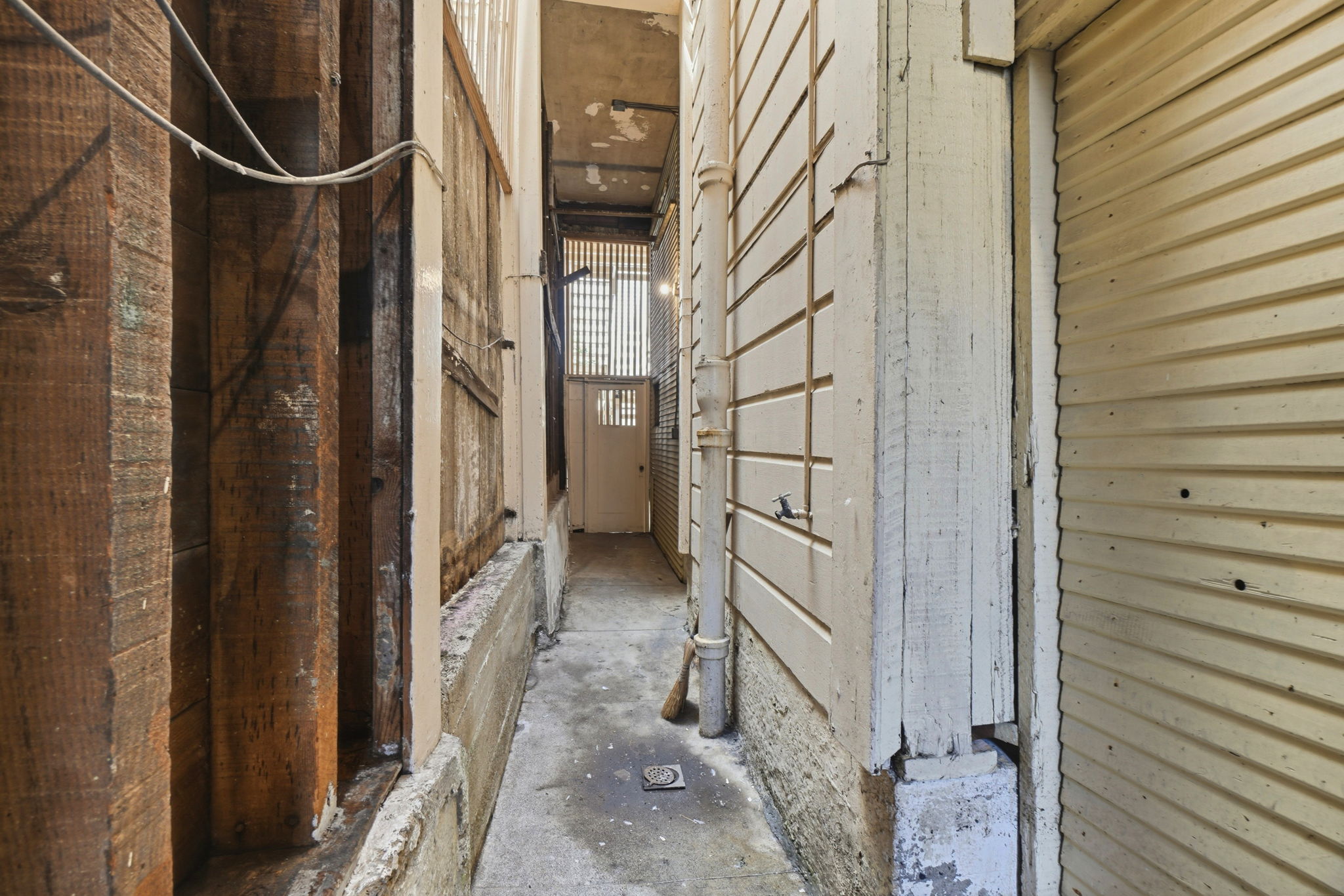 064_F8_2112 Mason St 2112-2116