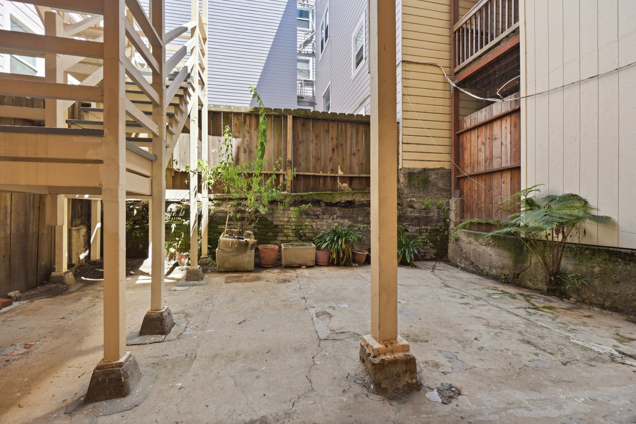071_F8_2112 Mason St 2112-2116