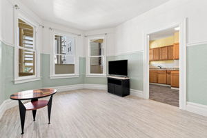 024_F8_2112 Mason St 2112-2116
