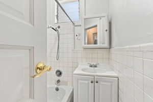 058_F8_2112 Mason St 2112-2116