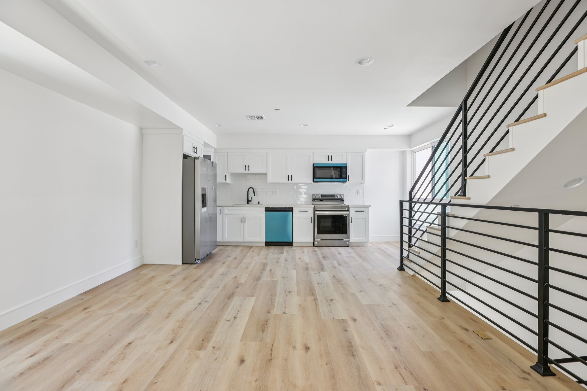 2113 Holly Dr 2113.5-1706-007.jpg