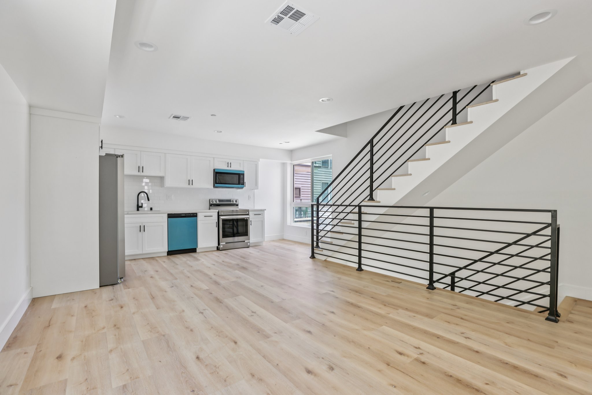 2113 Holly Dr 2113.5-1706-008.jpg
