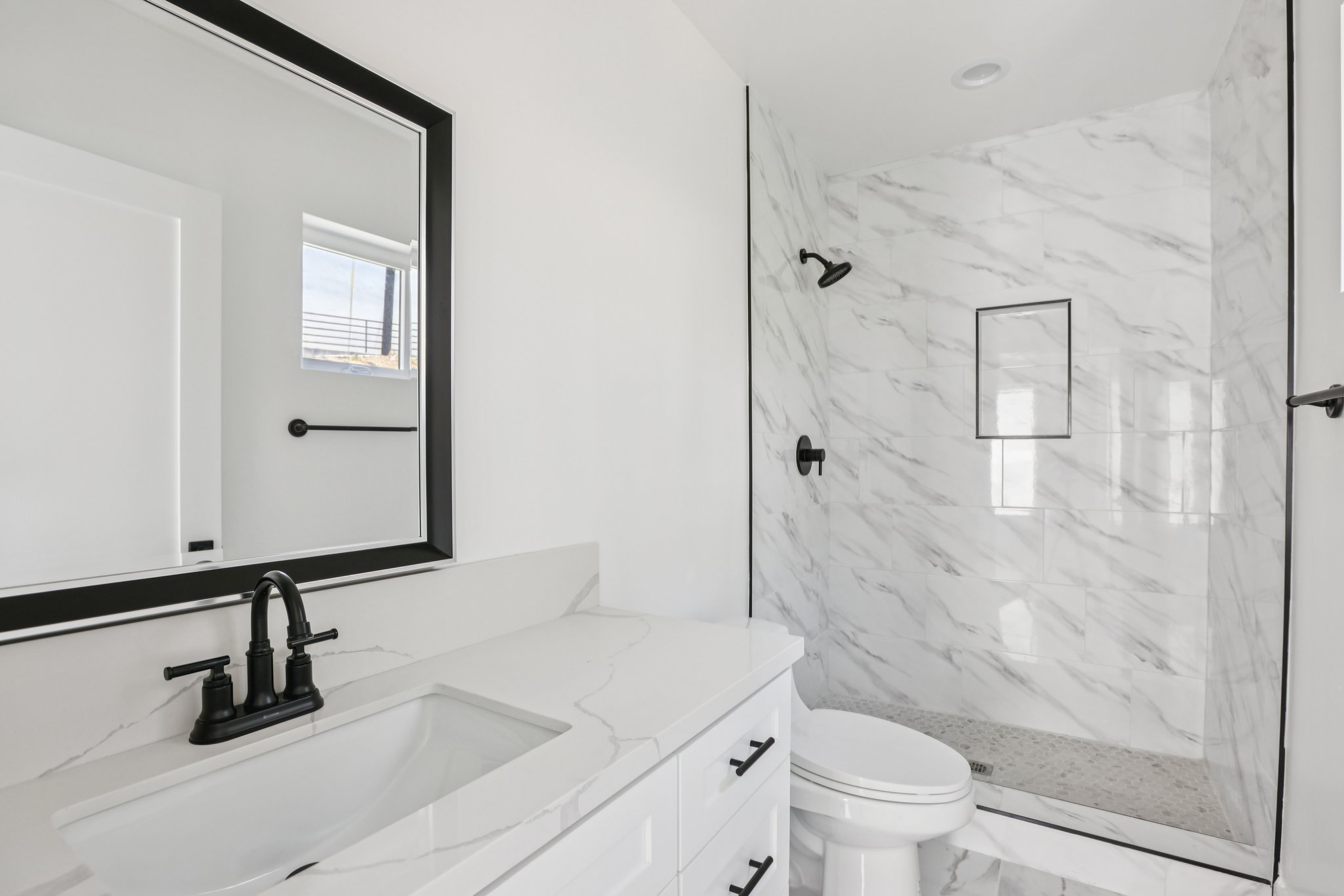 2113 Holly Dr 2113.5-1706-012.jpg