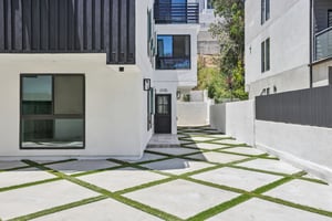 2113 Holly Dr 2113.5-1706-002.jpg