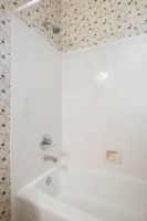 Bathroom 2 (2)
