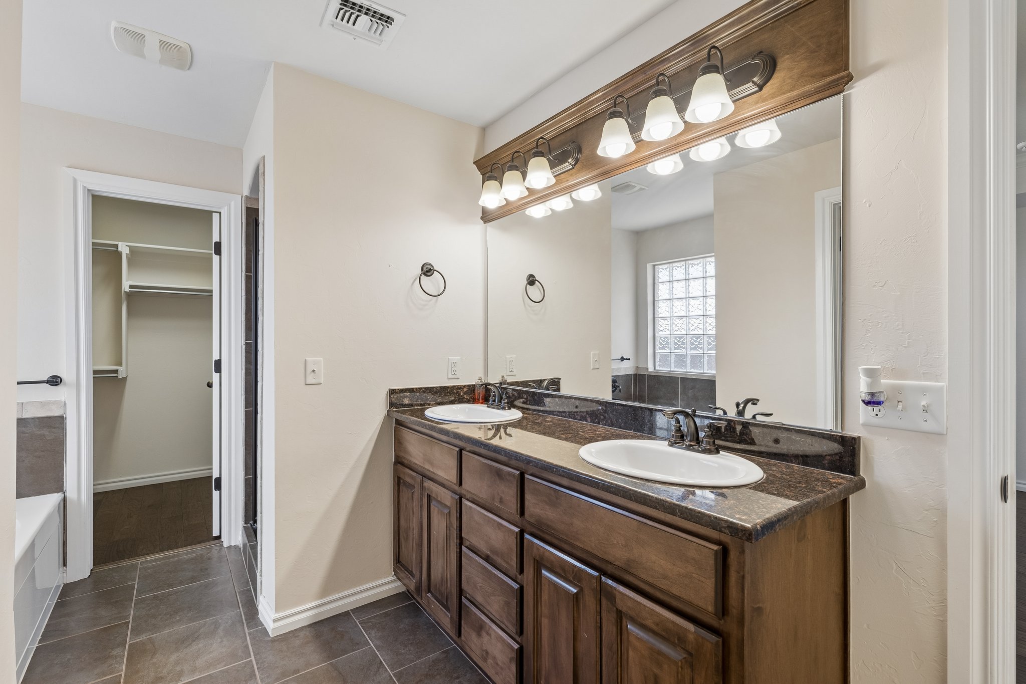 2113 NW 158th St_024.jpg