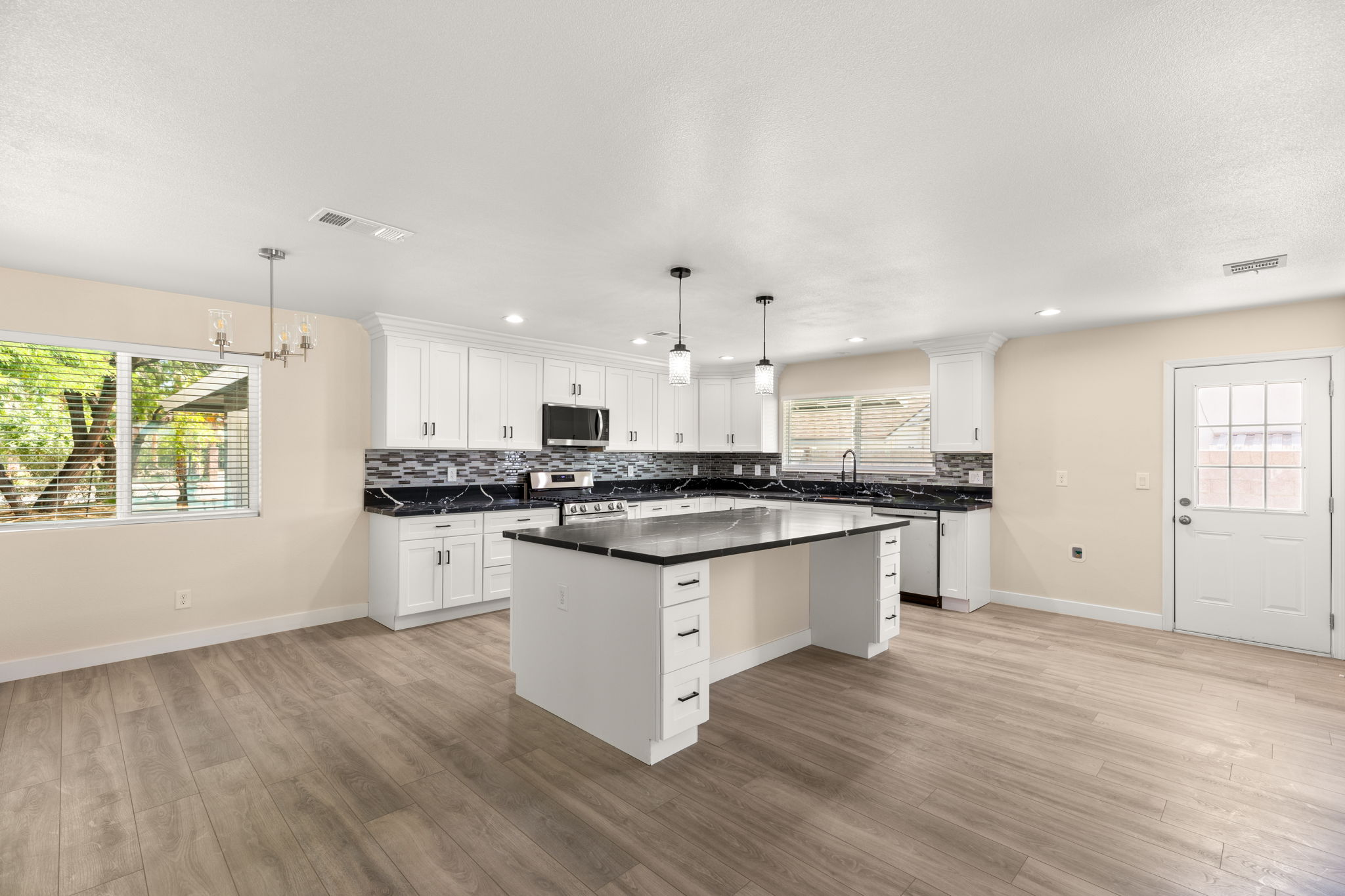 Kitchen/Breakfast Area