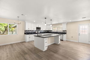 Kitchen/Breakfast Area