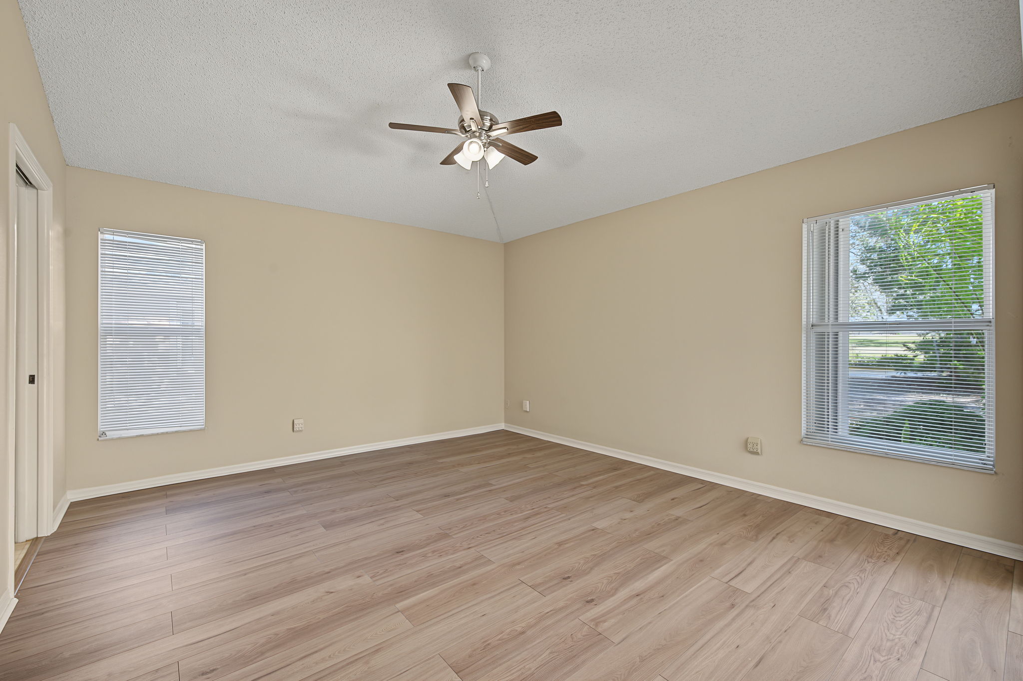 Primary Bedroom1a
