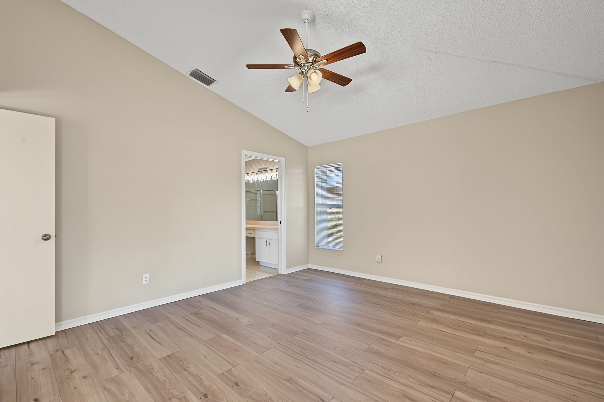 Primary Bedroom1b