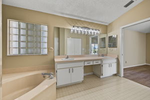 Primary Bathroom1c