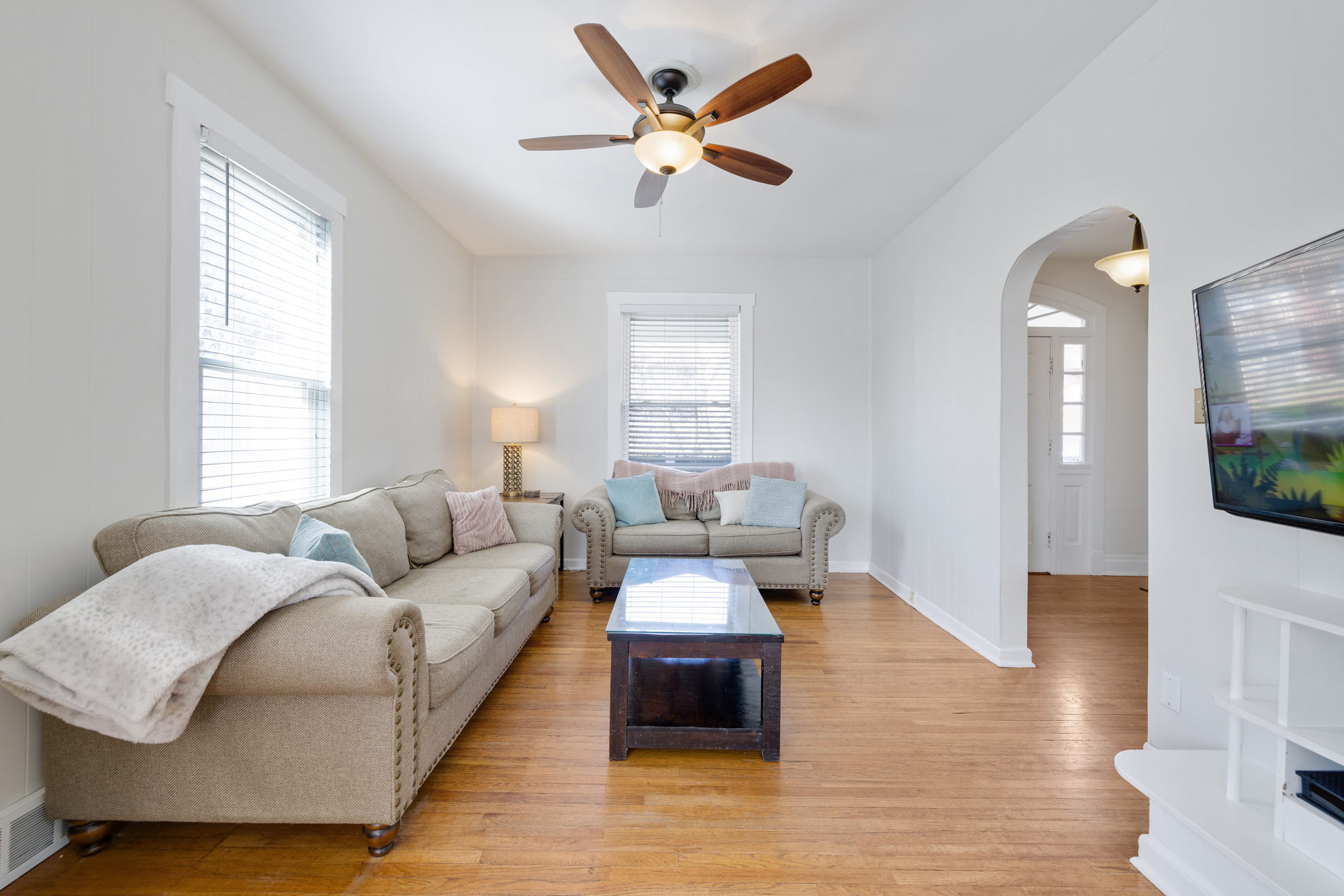 2114 Bellevue Ave, Maplewood, MO 63143 Studio 724 Photography