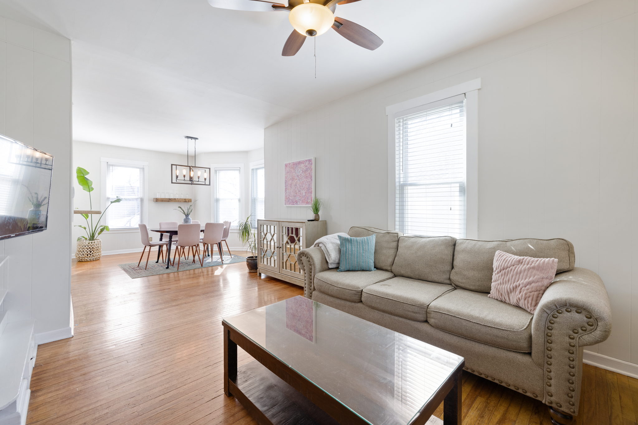 2114 Bellevue Ave, Maplewood, MO 63143 Studio 724 Photography