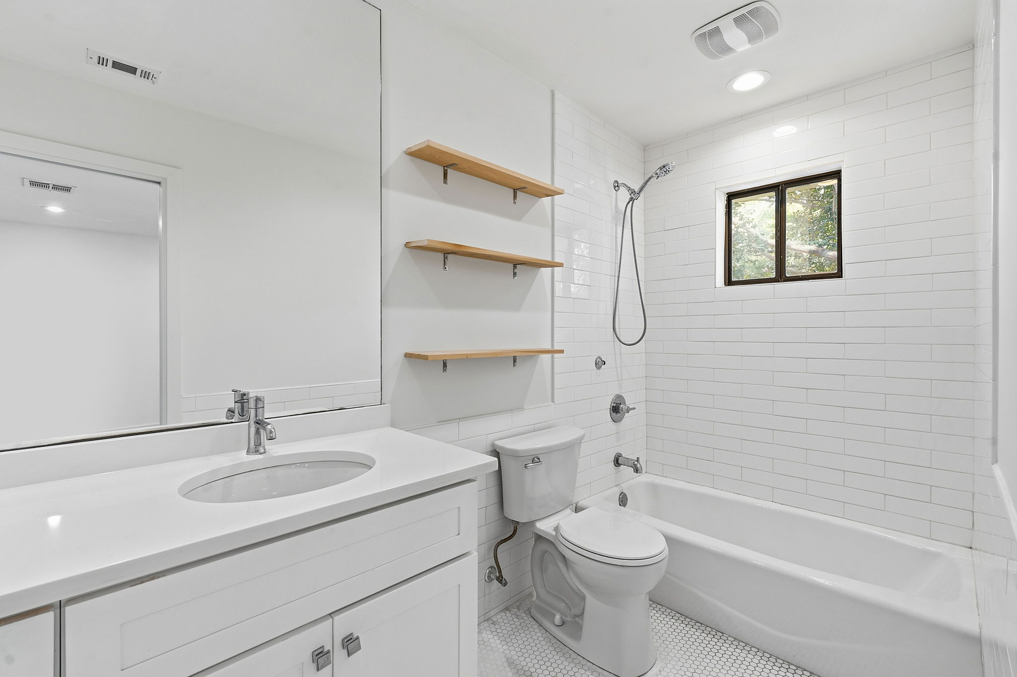 4th Bedroom Ensuite Bath