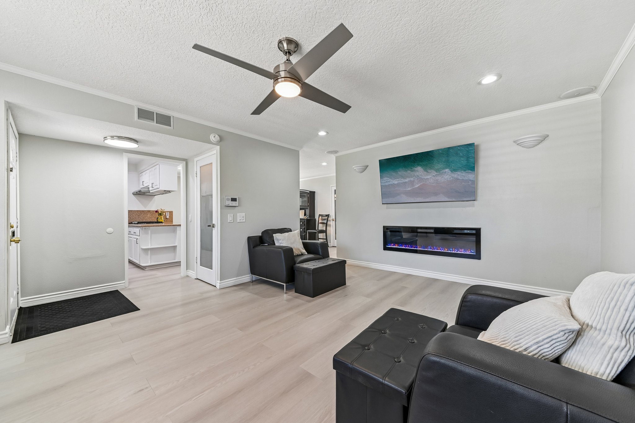 Edmore Ave-S1808-004.jpg