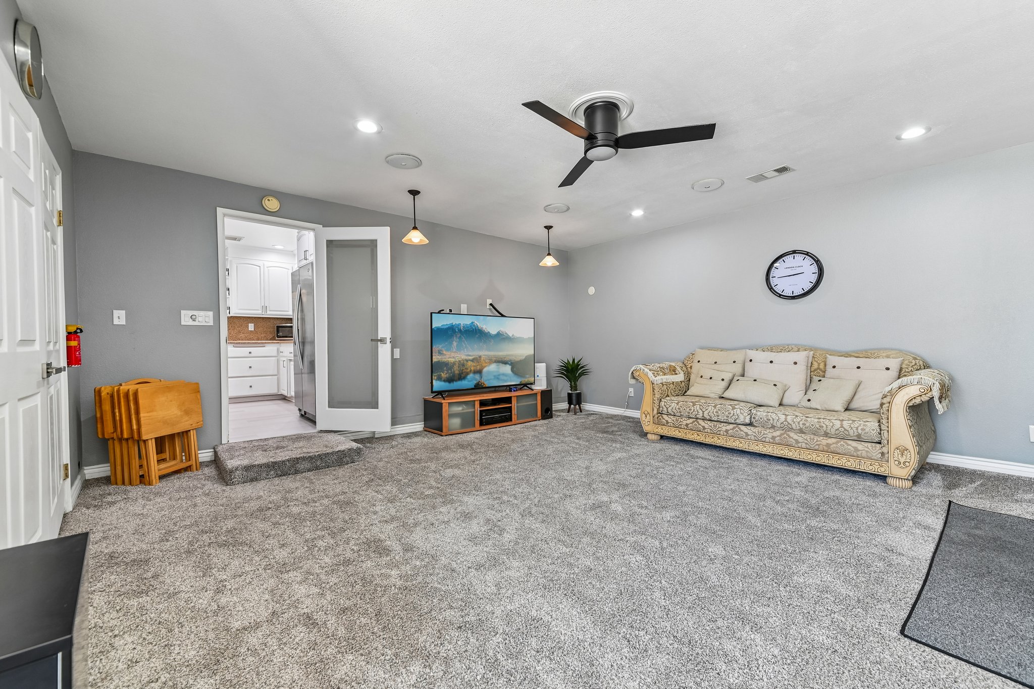 Edmore Ave-S1808-009.jpg