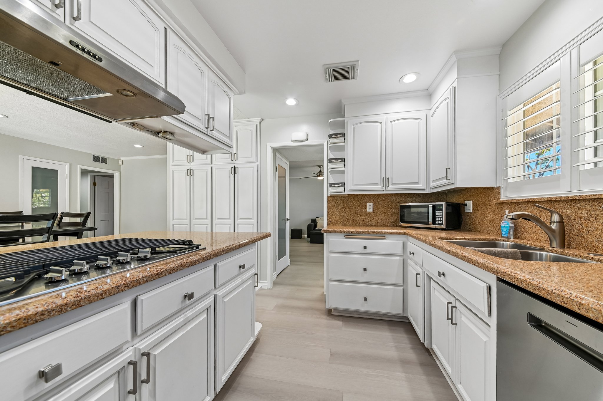 Edmore Ave-S1808-021.jpg
