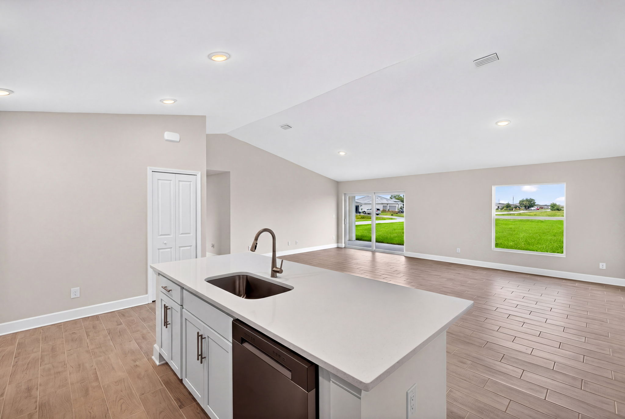 Kitchen 4 of 4 - r