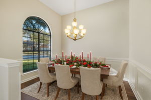 Bring the Family!  Dining Room Virtually Staged For The Holidays