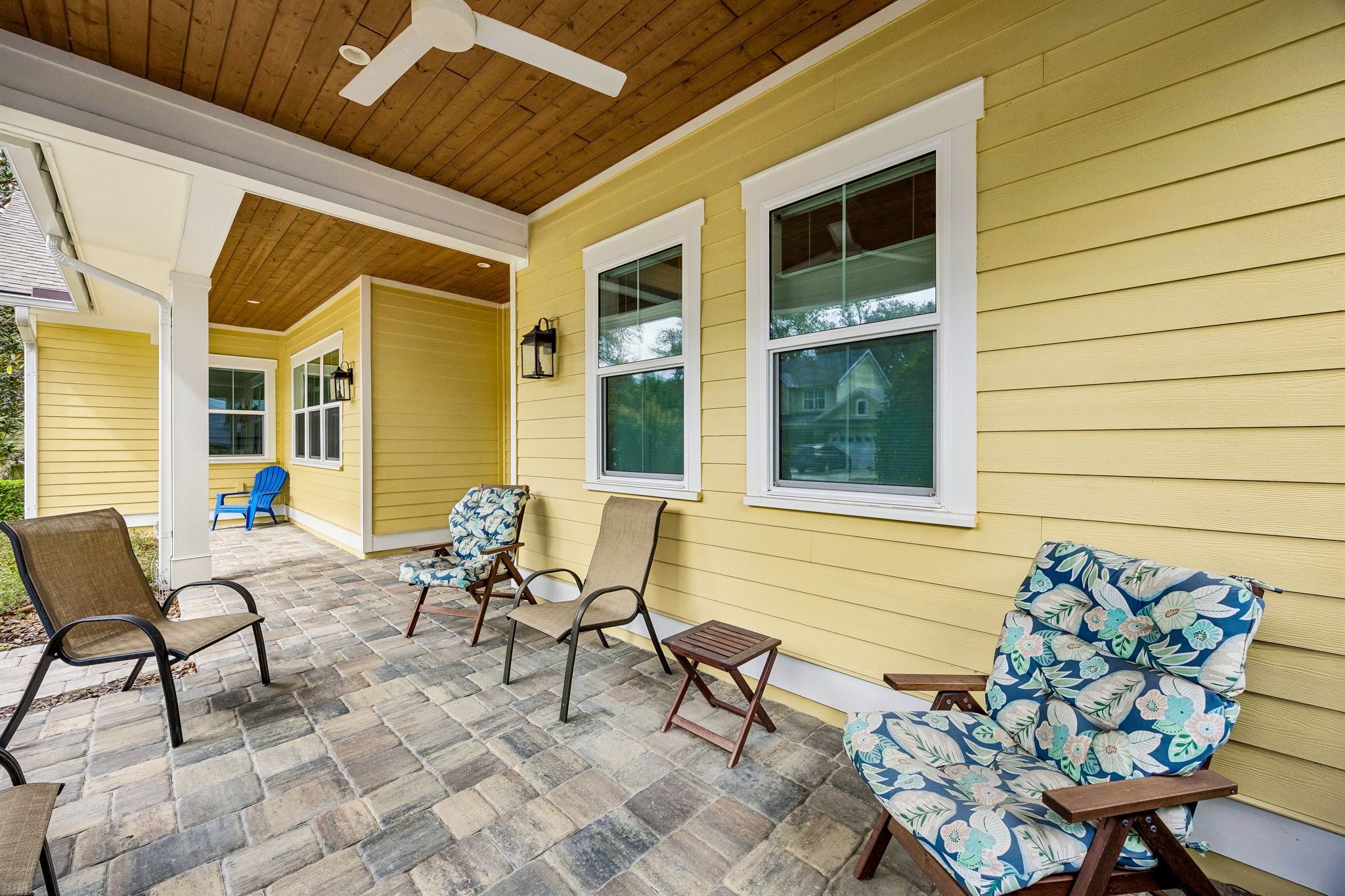 Front Porch/Entrance