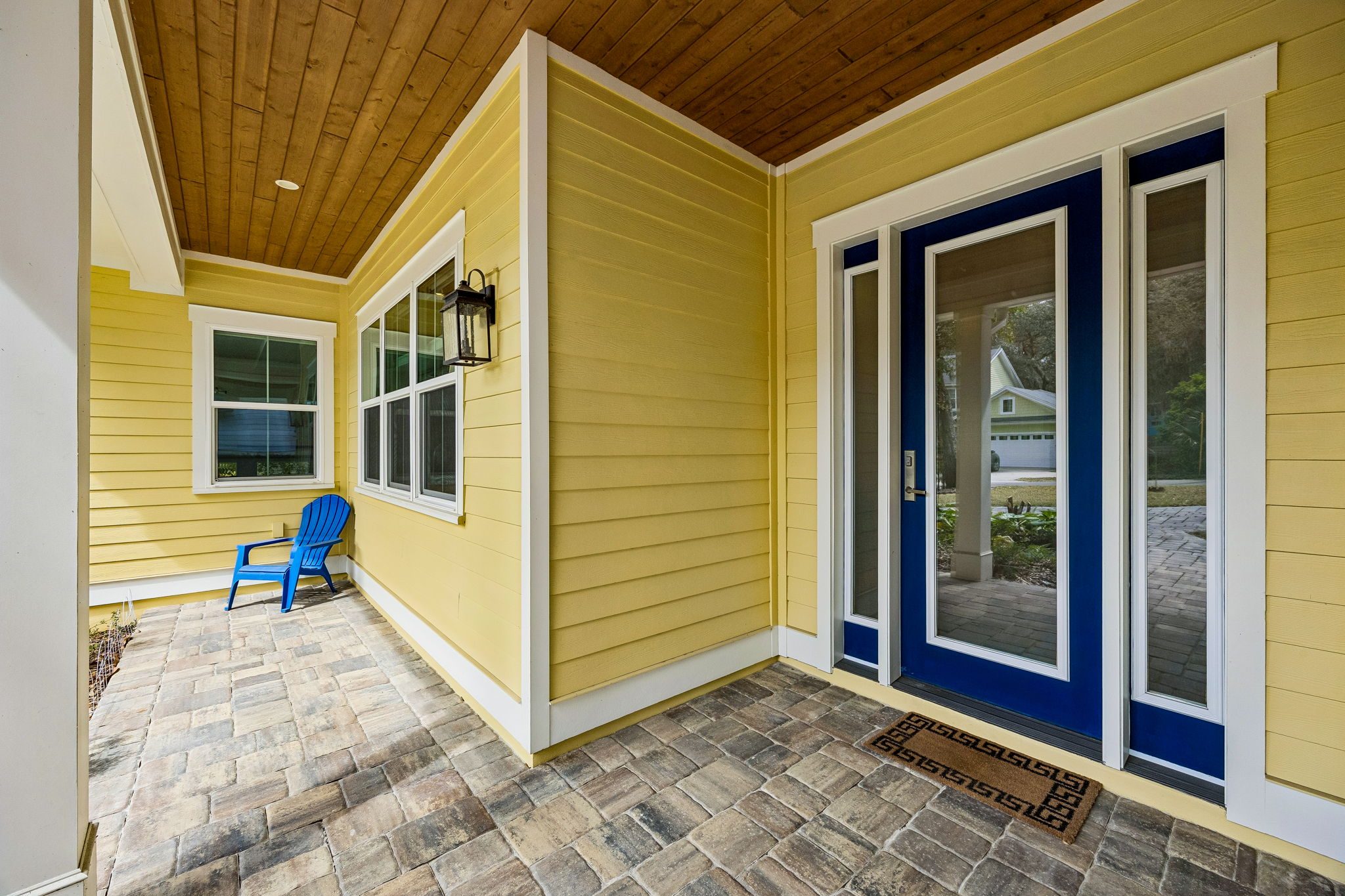 Front Porch/Entrance