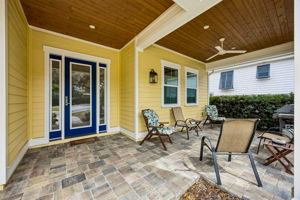 Front Porch/Entrance