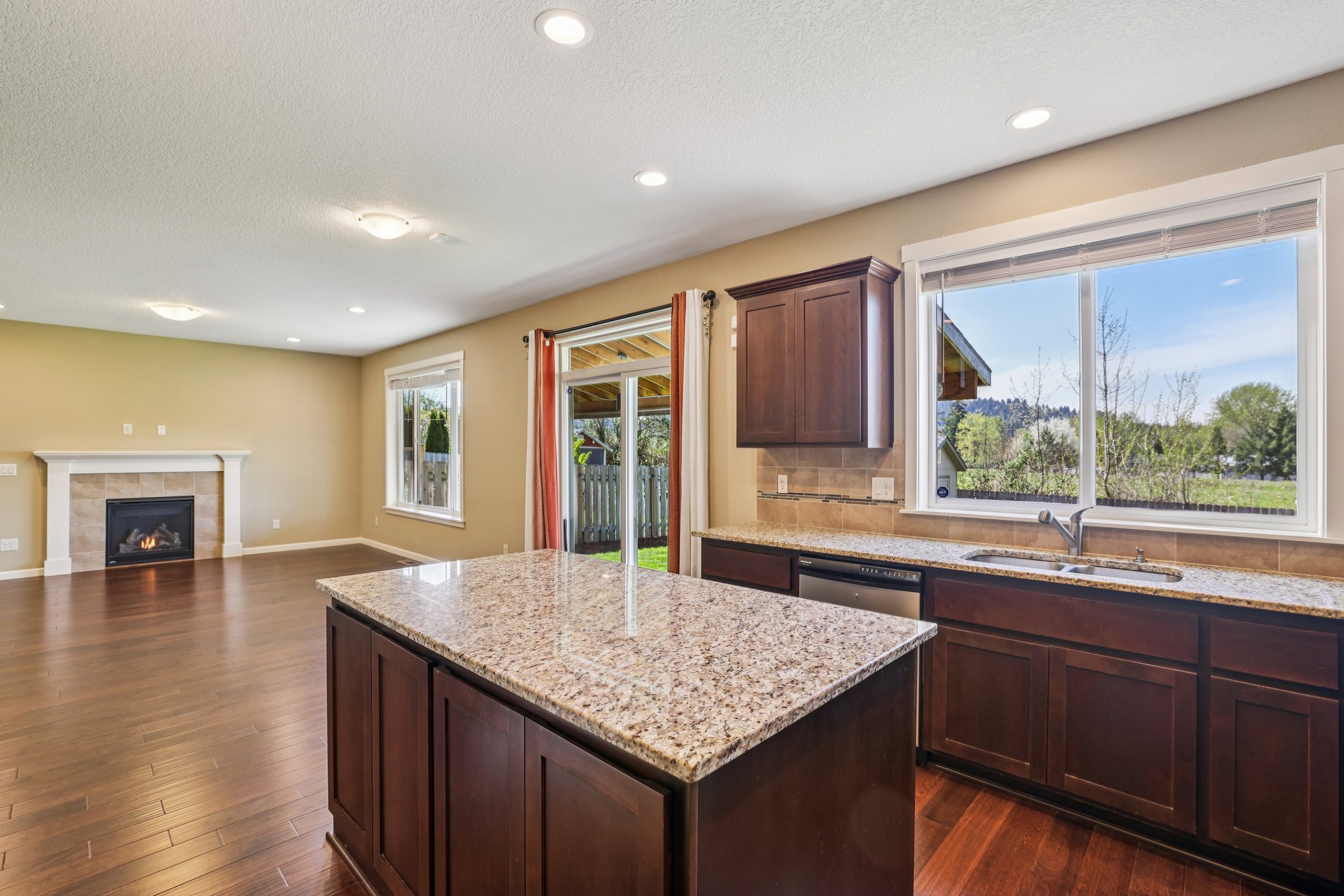 SE Cochran Dr-S0704-017.jpg