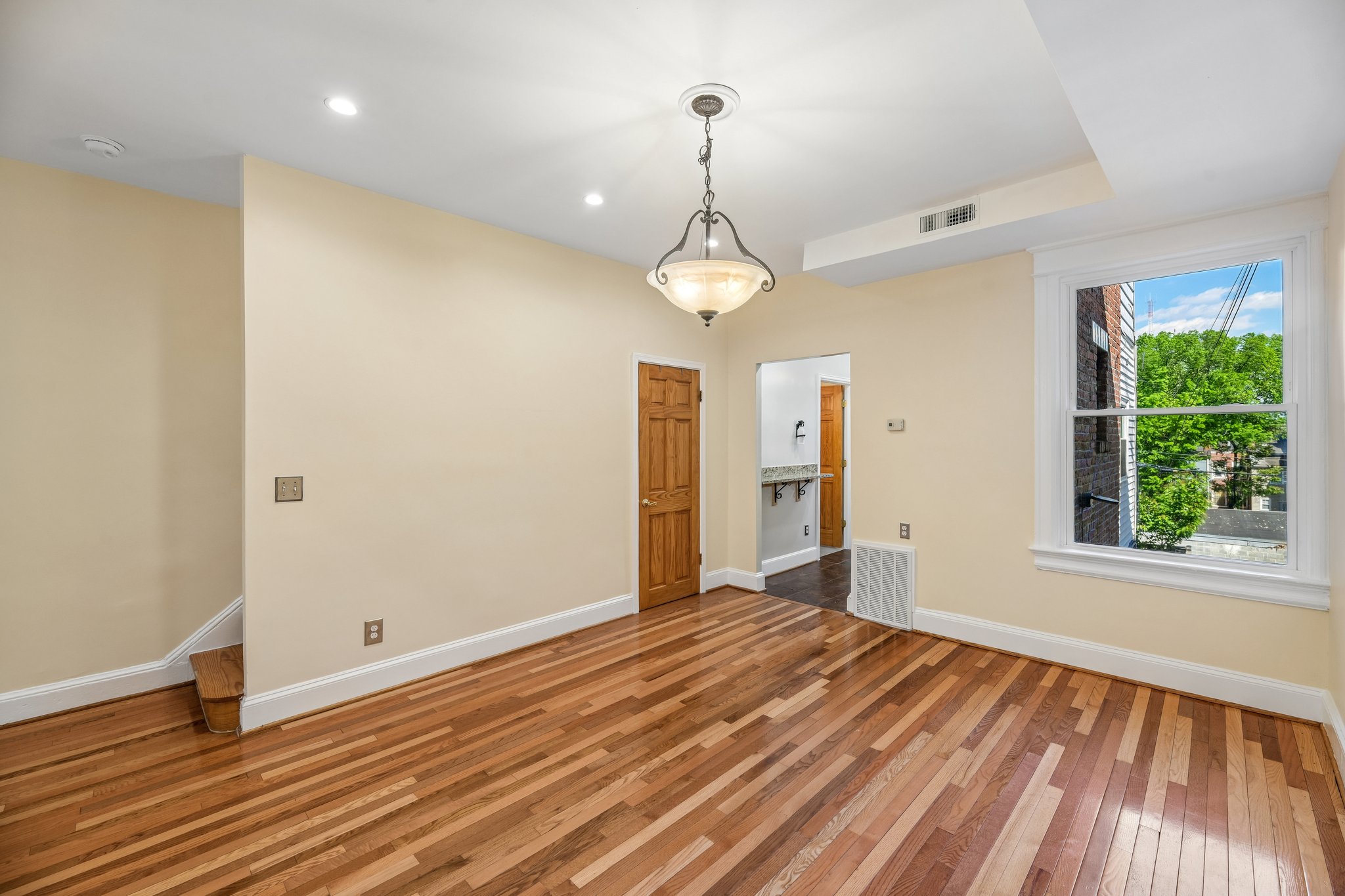 3rd St NE-S2404-015.jpg