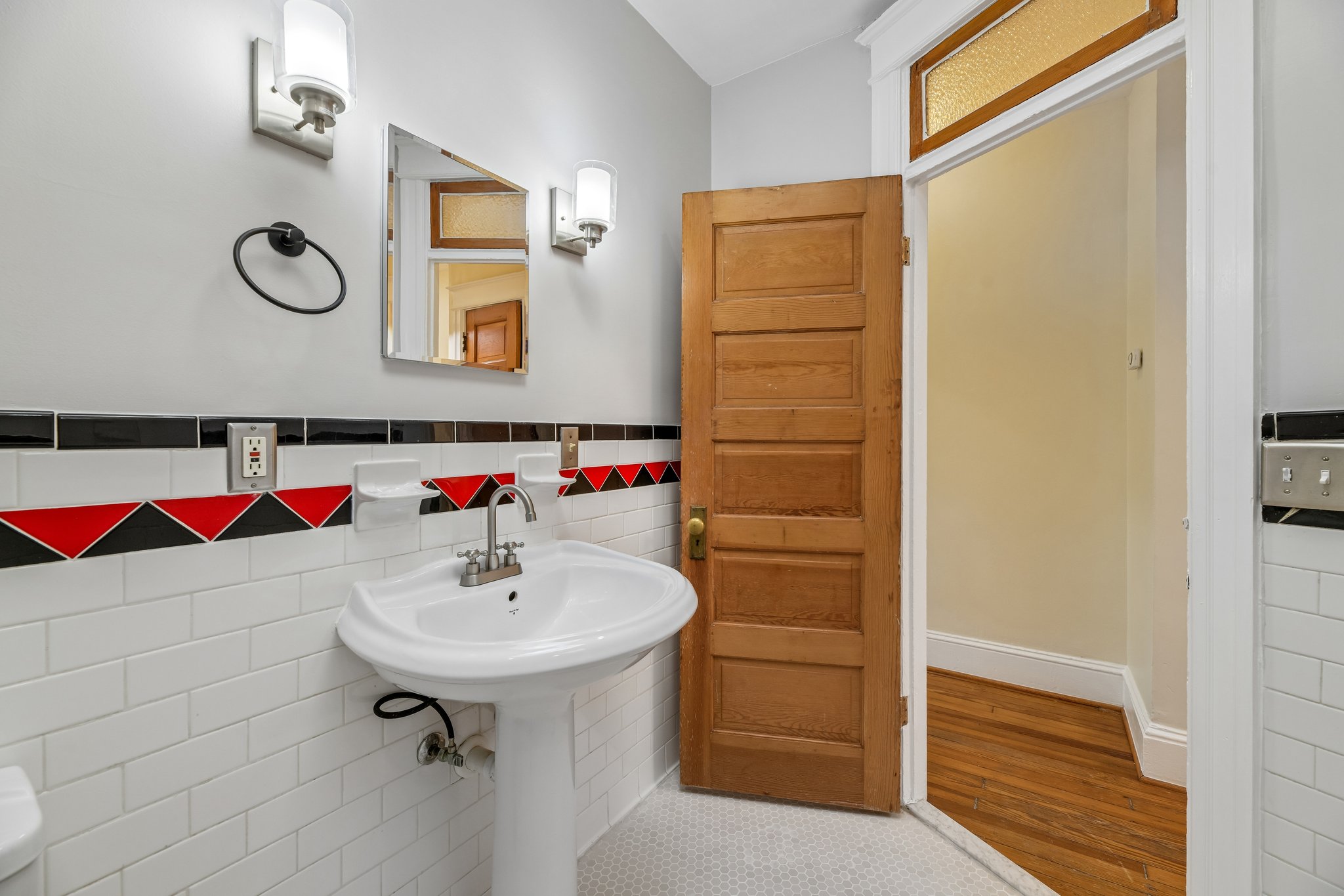 3rd St NE-S2404-030.jpg