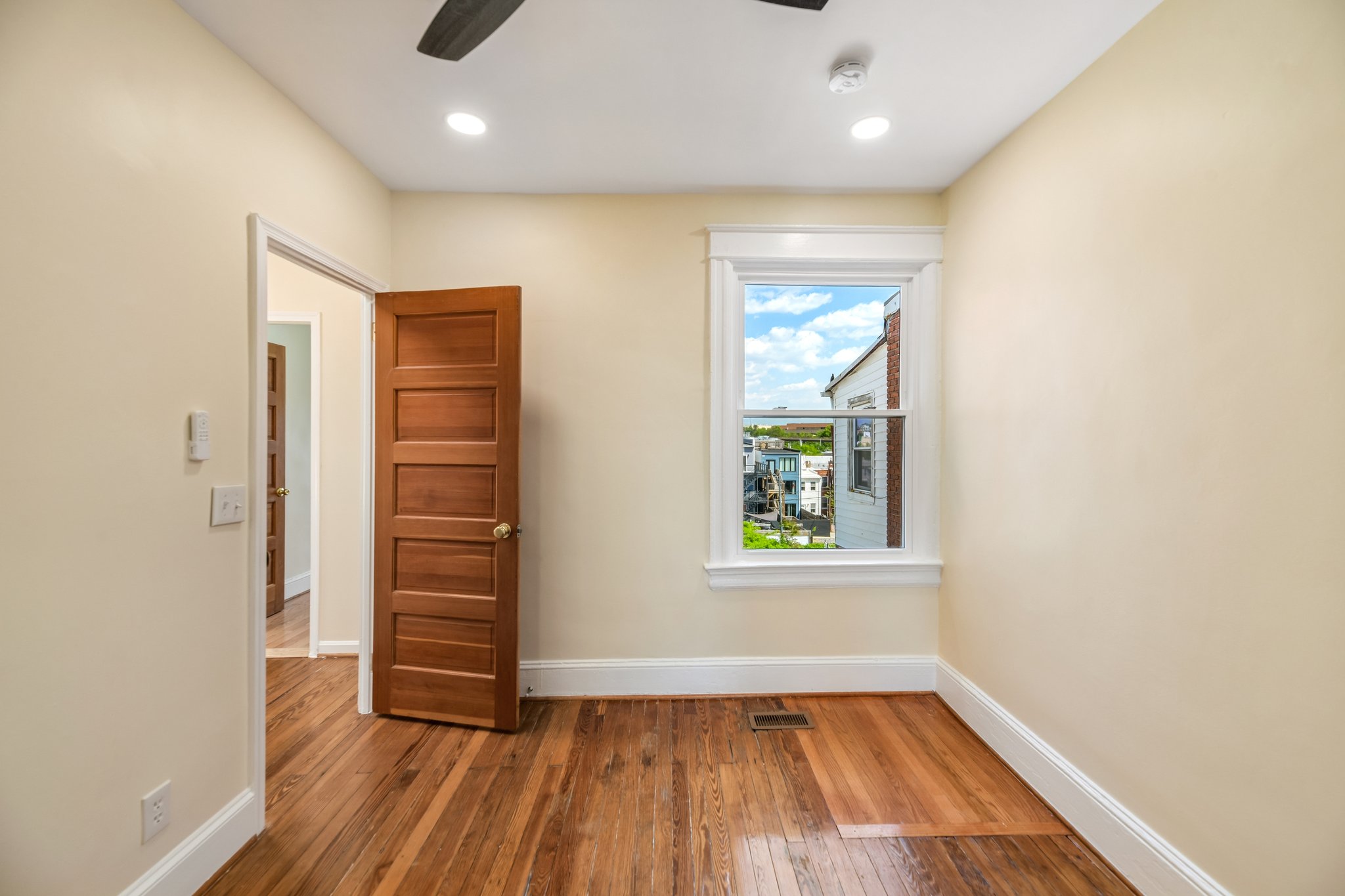 3rd St NE-S2404-036.jpg