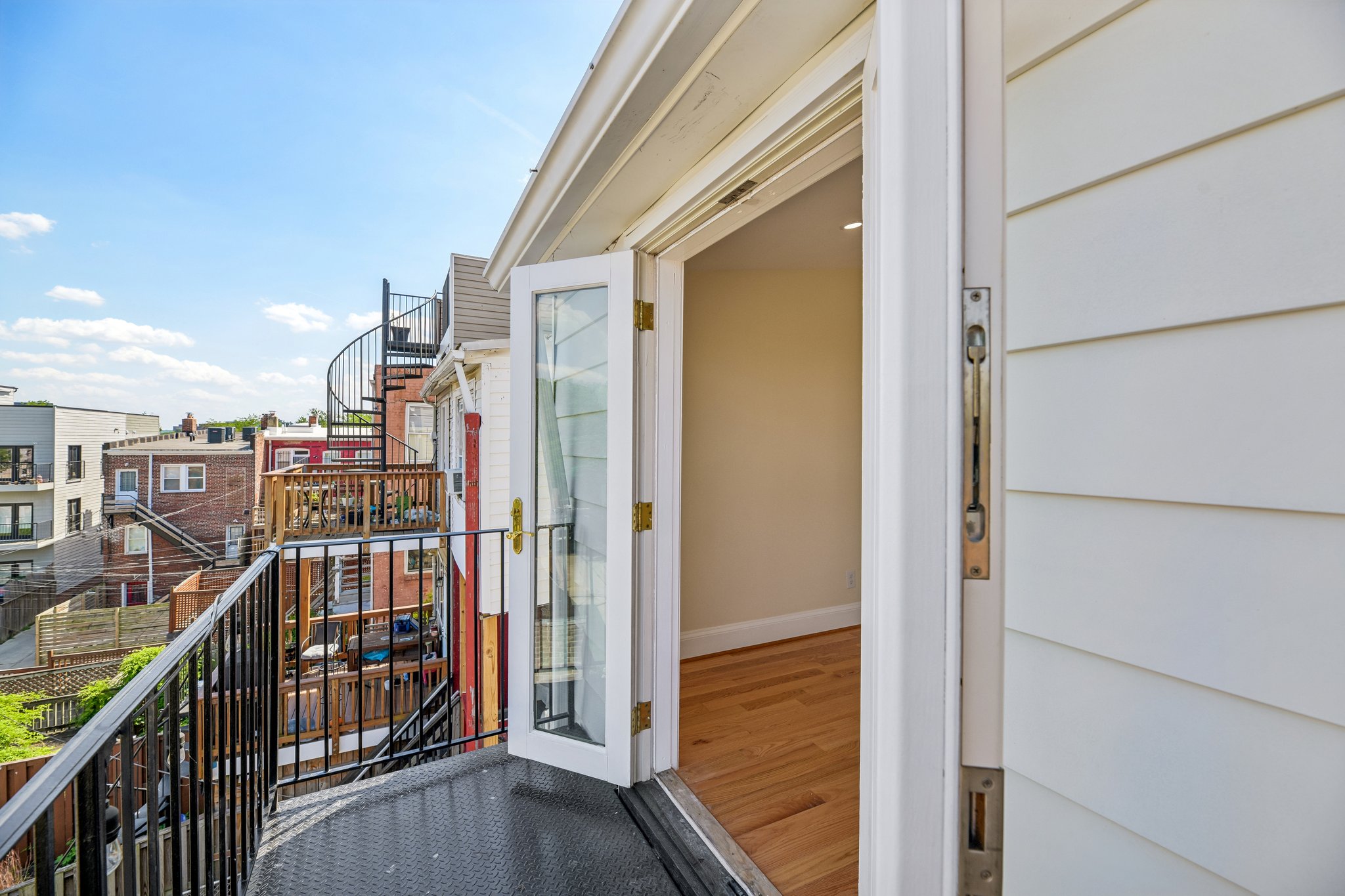 3rd St NE-S2404-062.jpg