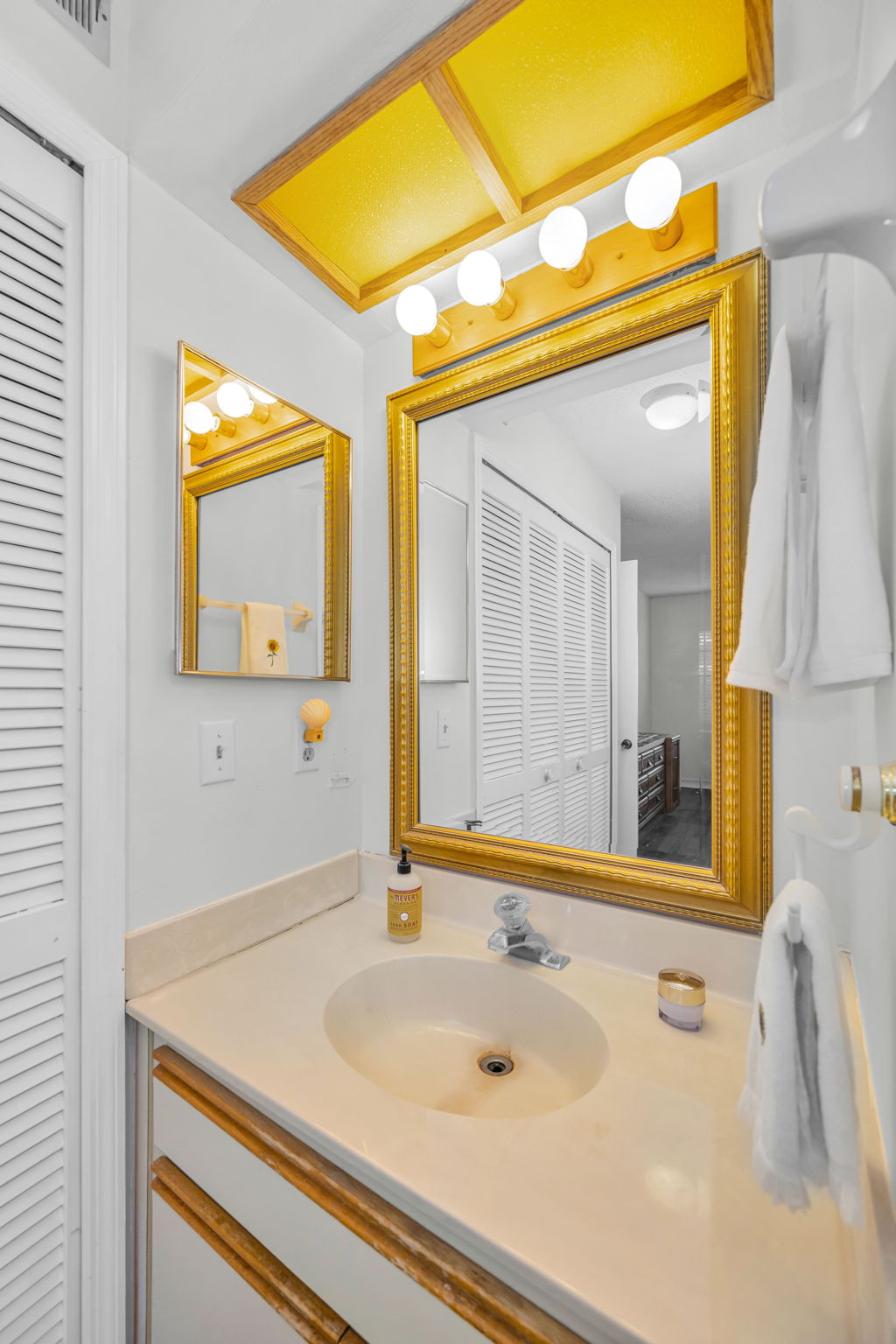 Primary Bathroom 1b