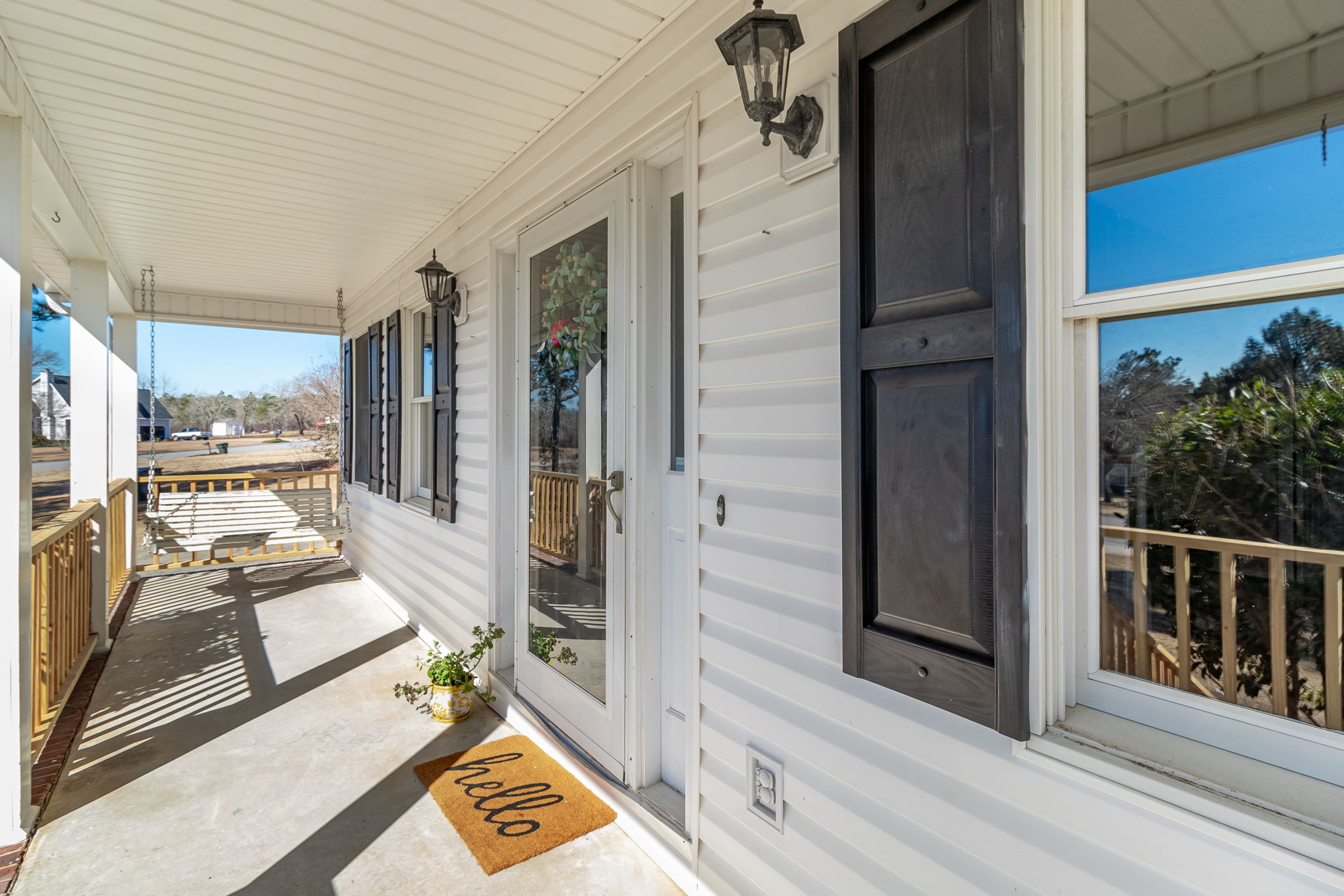 Front Porch/Entrance