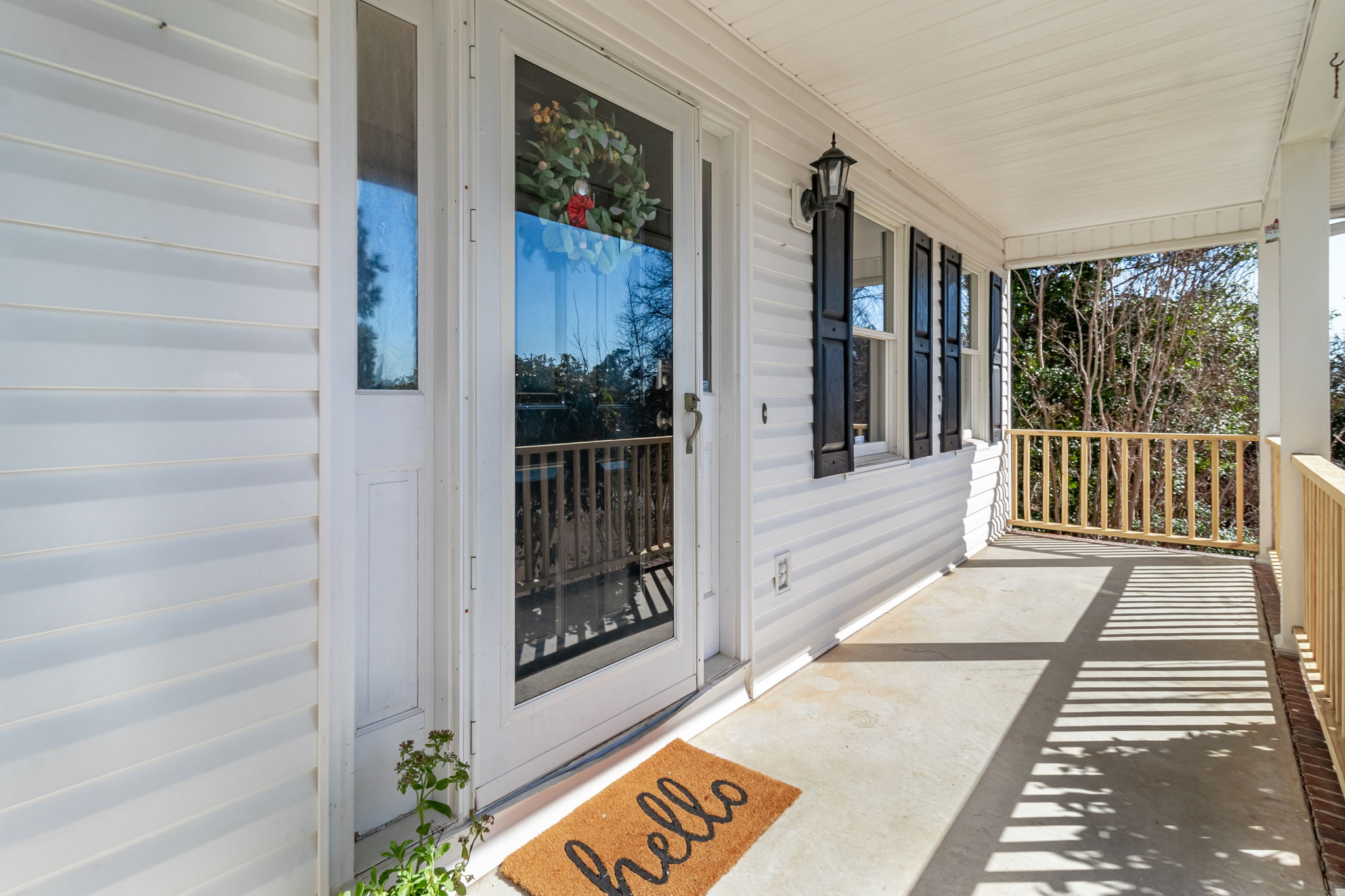 Front Porch/Entrance