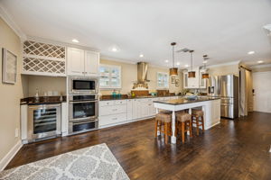 Lots of Counter & Workspace