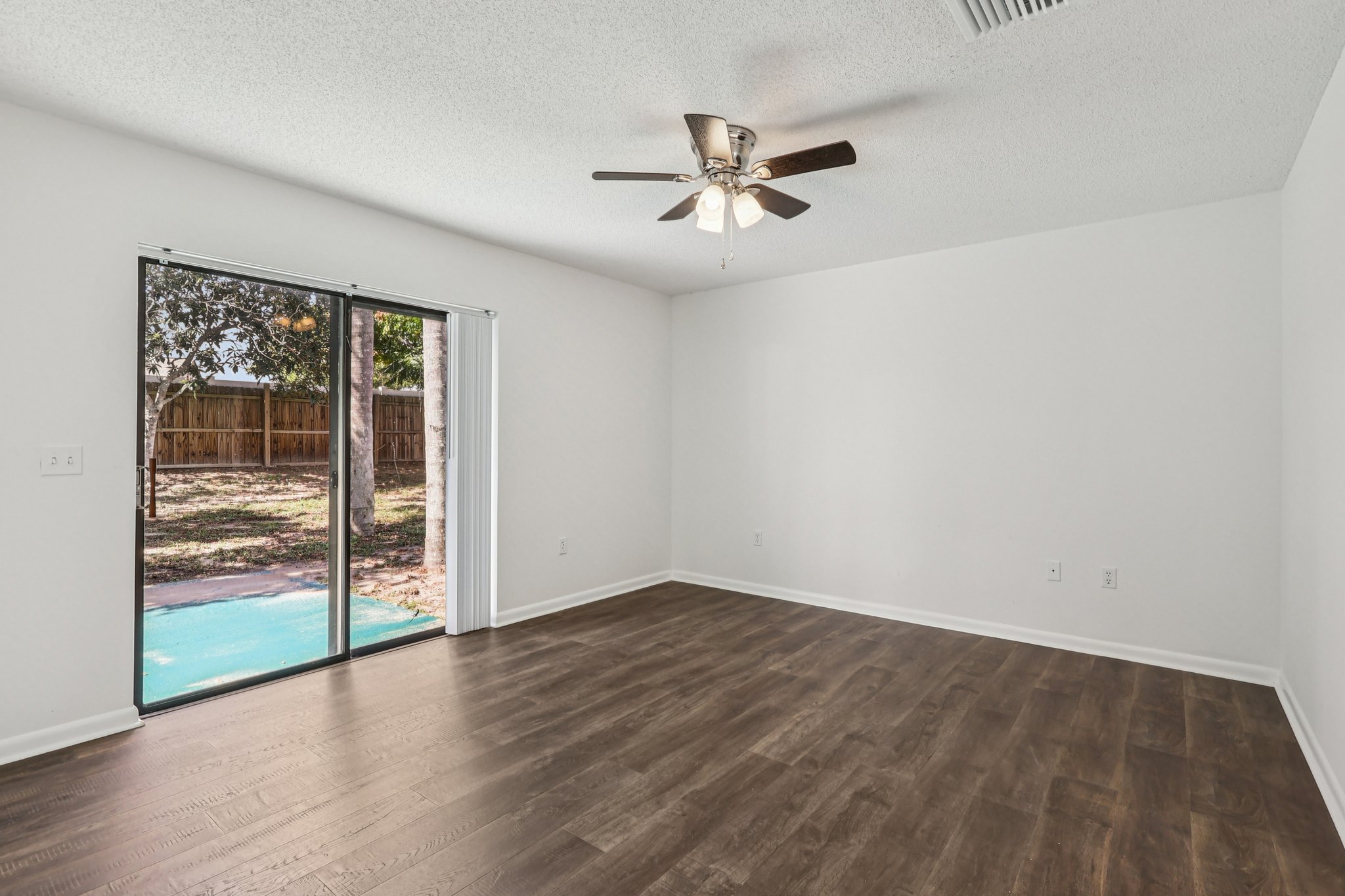 Eastridge Dr-S2810-020.jpg