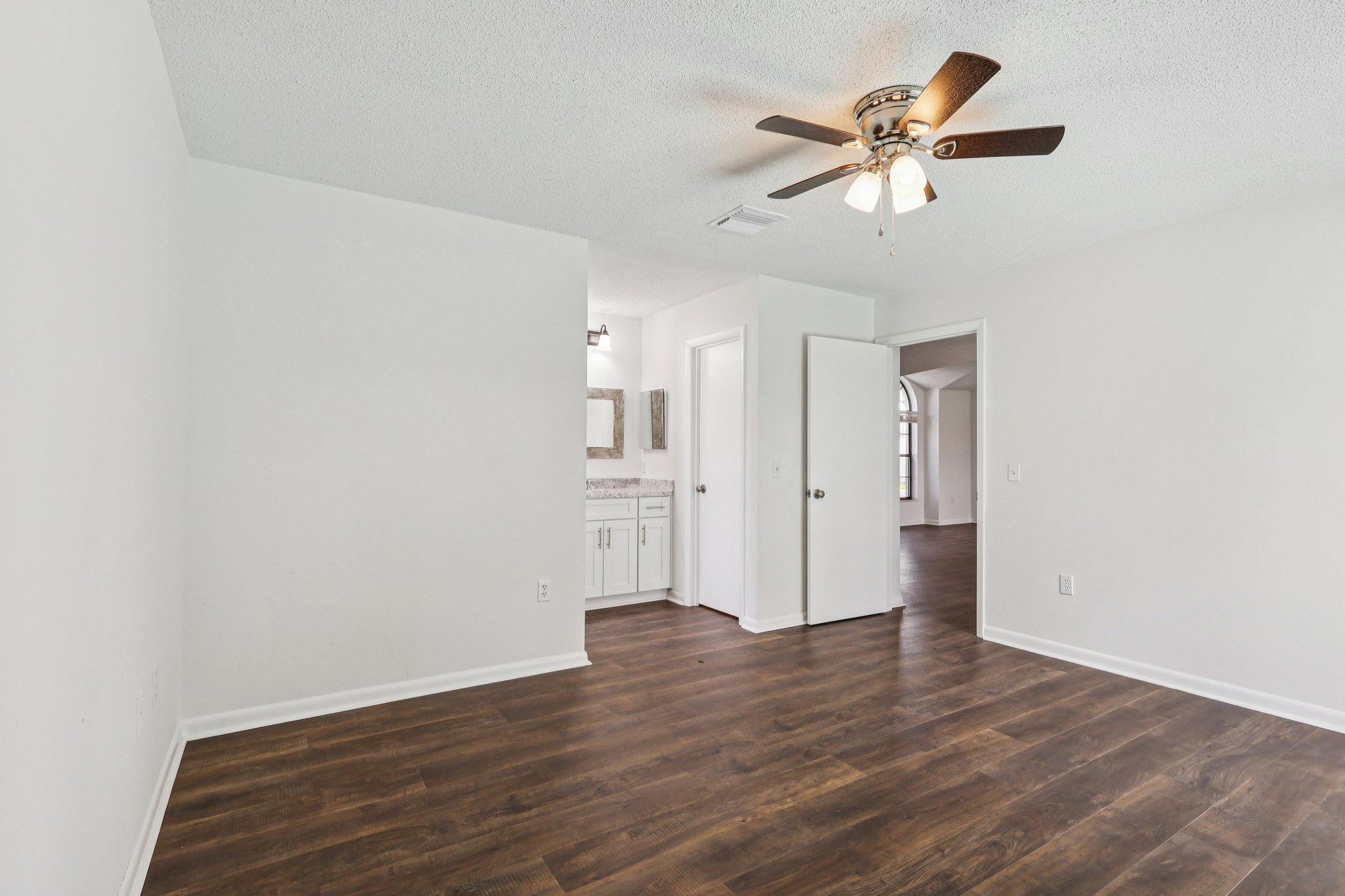 Eastridge Dr-S2810-022.jpg