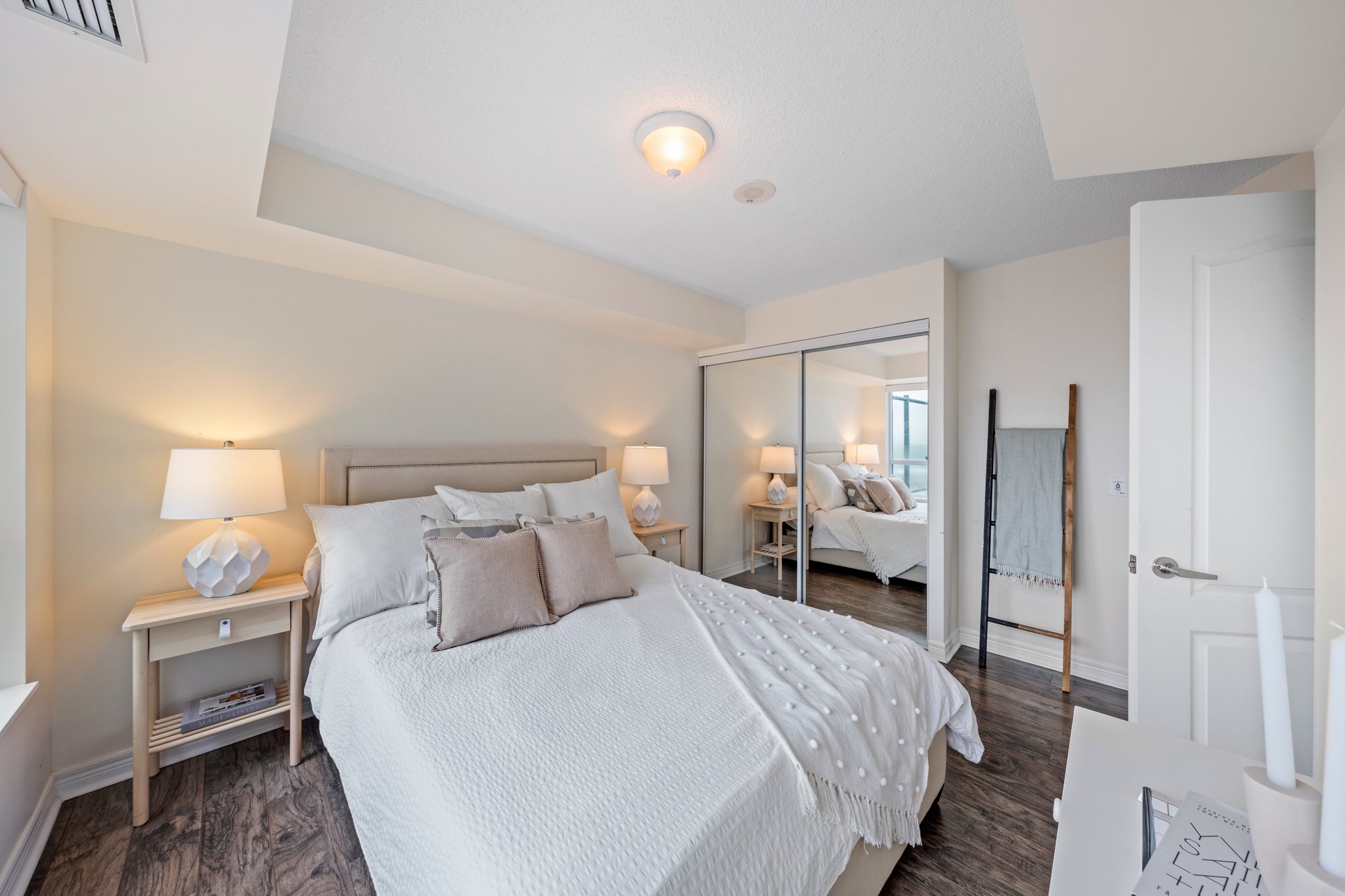 212 Eglinton Ave E Unit 1606 Toronto, ON M4P 0A3