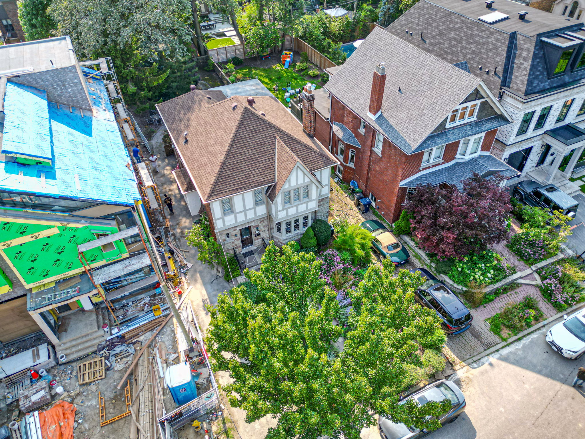 212 Glenayr Rd Toronto, ON M5P 3C3