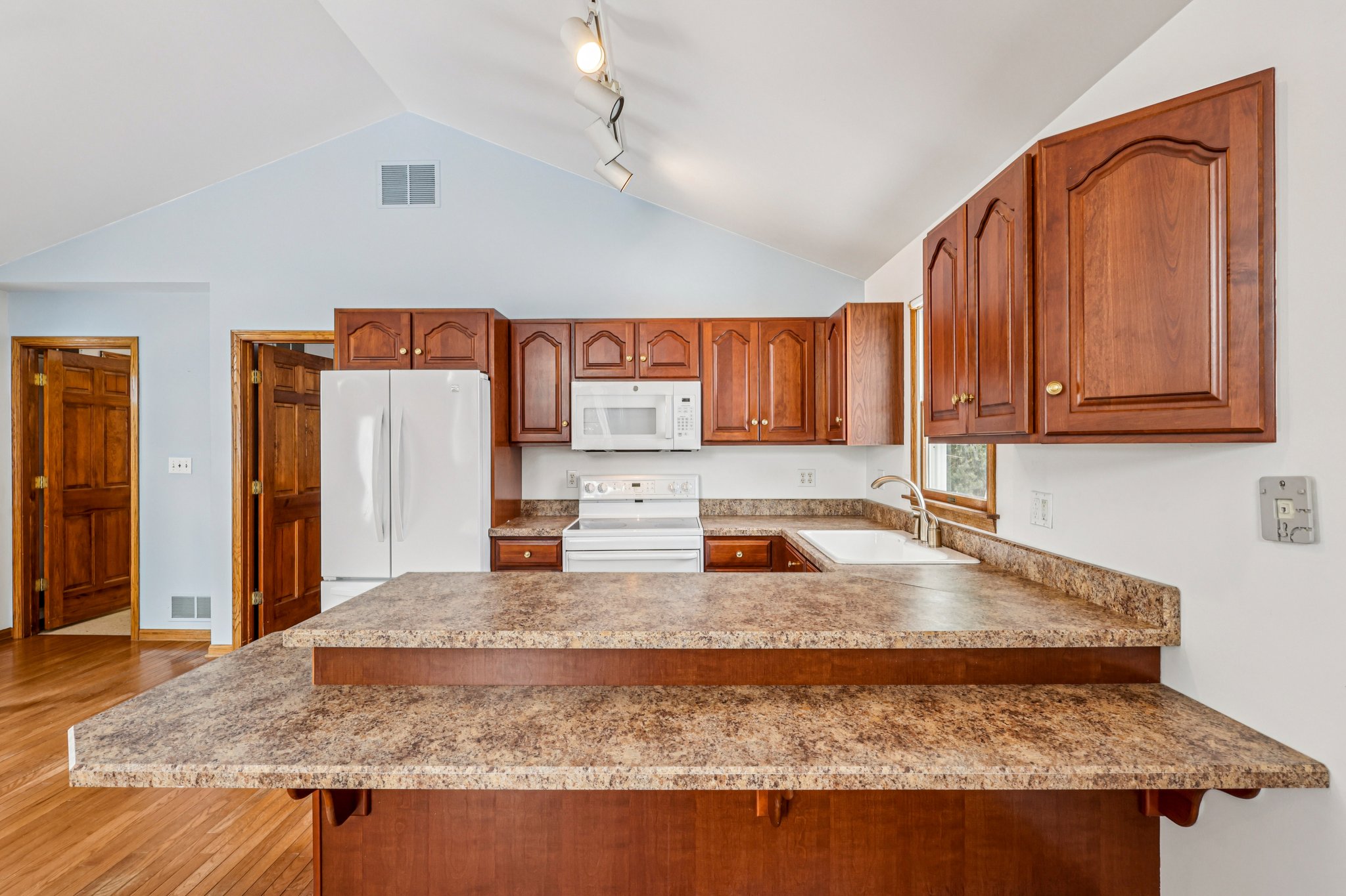 212 Pine St-S0612-025.jpg