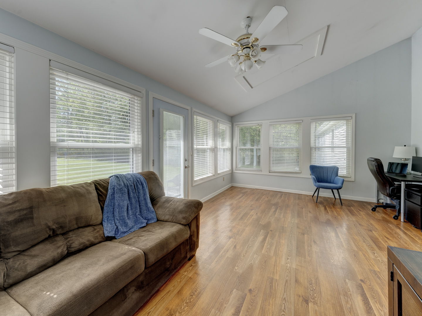  Photo 59