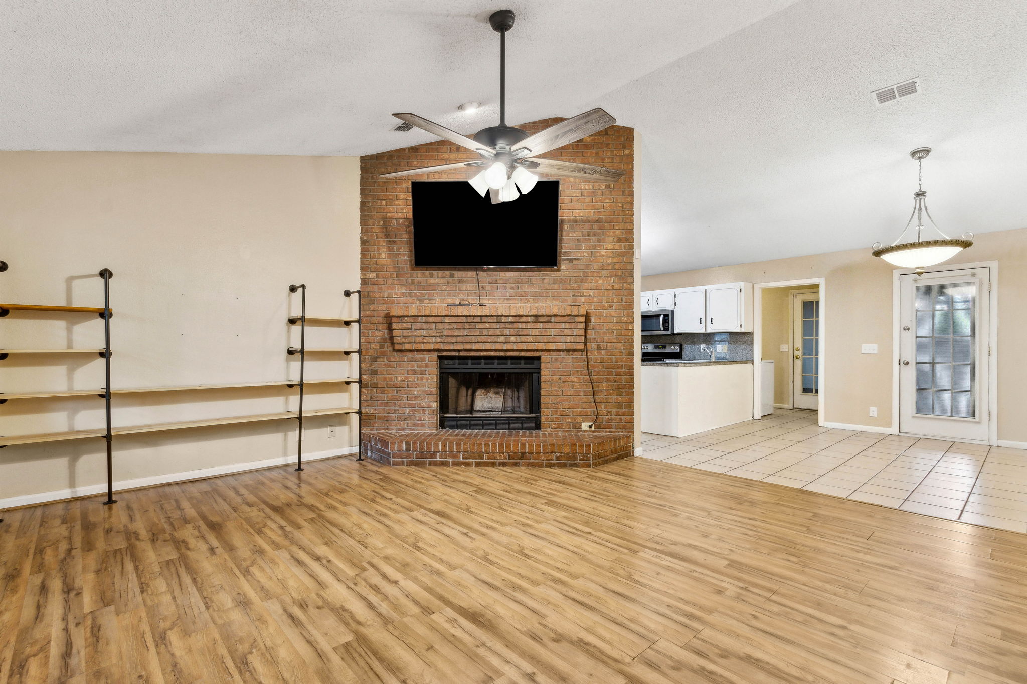 Foyer/Living Room