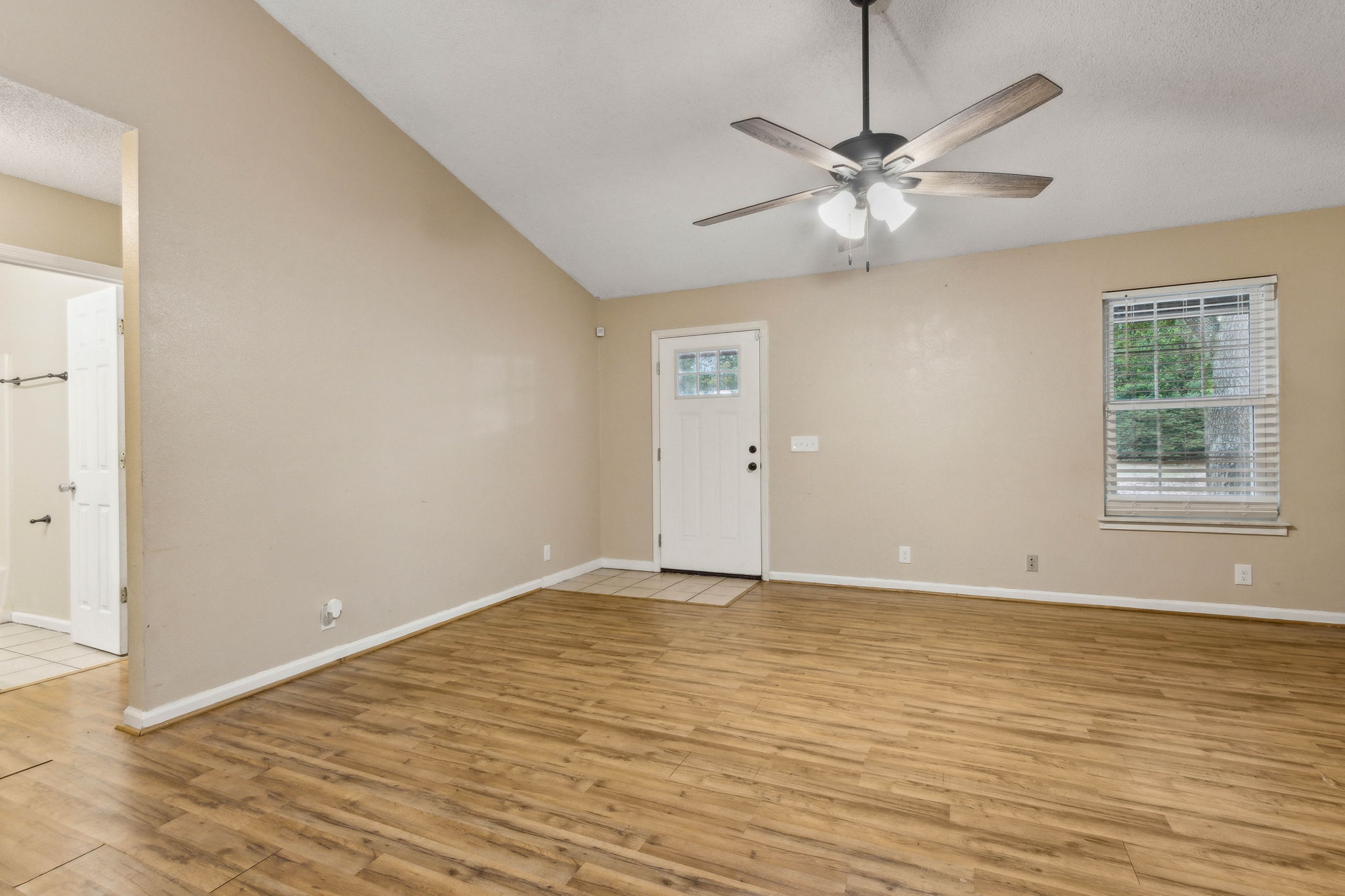 Foyer/Living Room