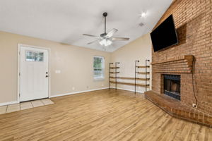 Foyer/Living Room