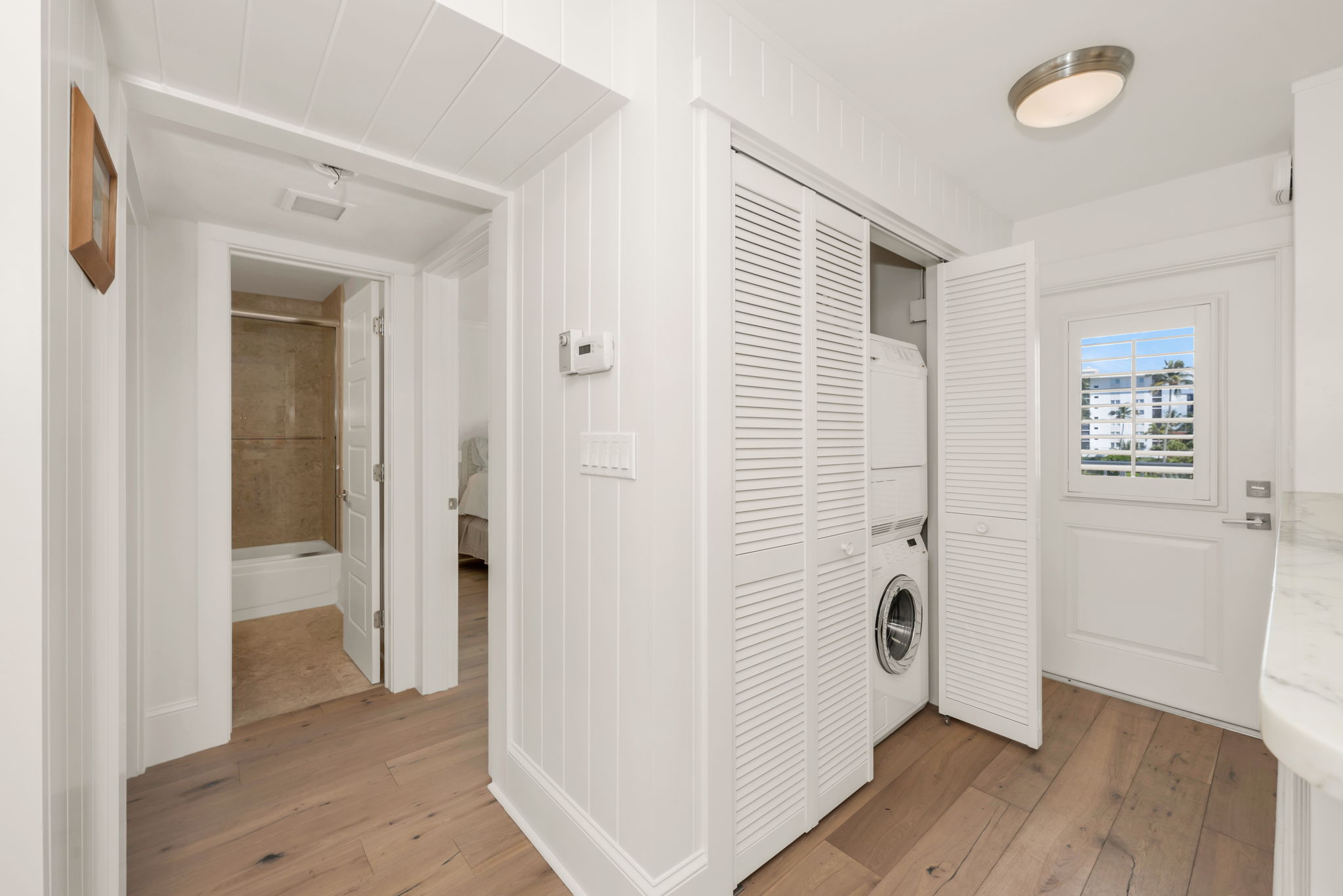 Laundry - Foyer