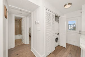 Laundry - Foyer