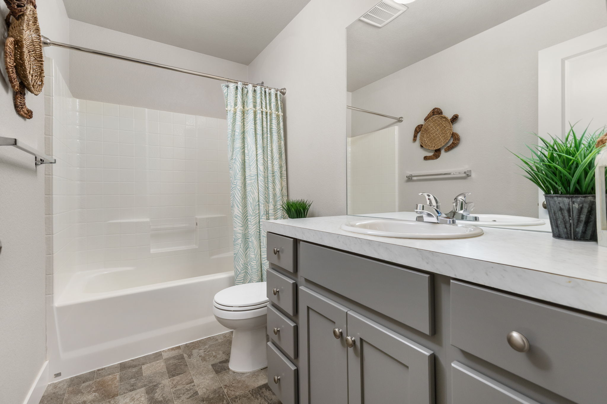 Full Guest Bathroom Upstairs