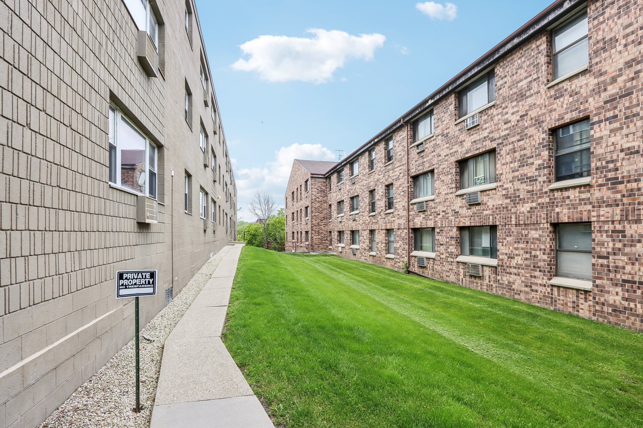 N Cambridge Ave 209-018.jpg